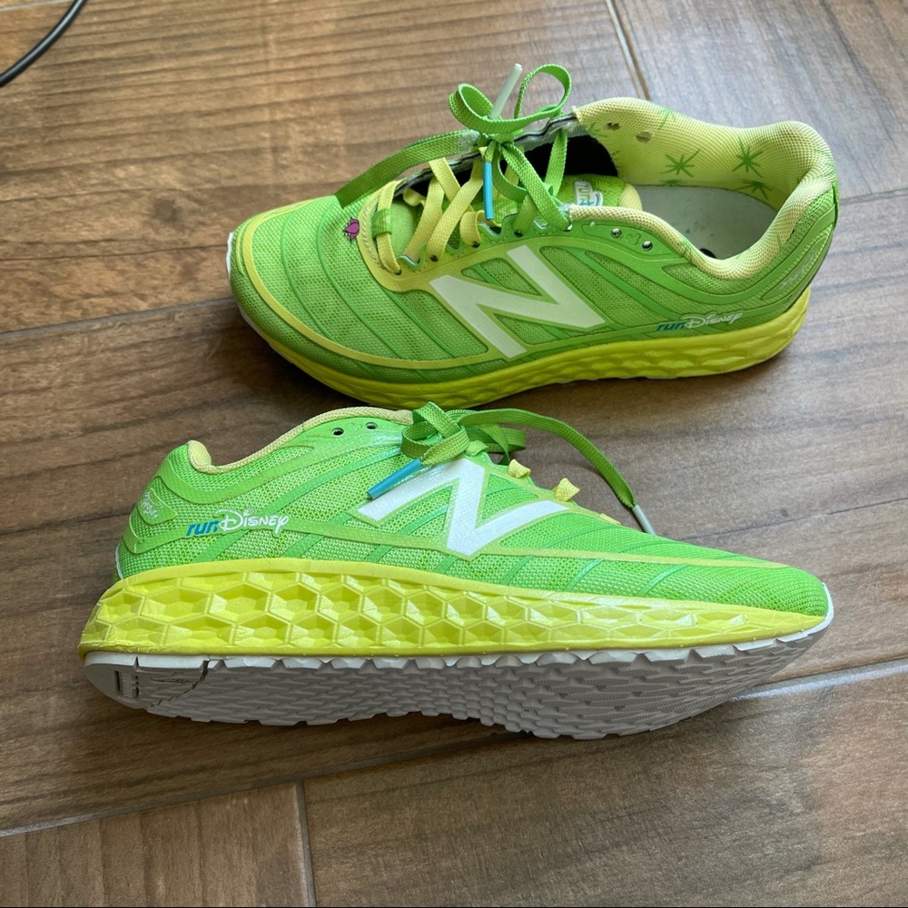 Disney new balance TINKERBELL RUN Disney glow in the dark tennis shoes  size 5